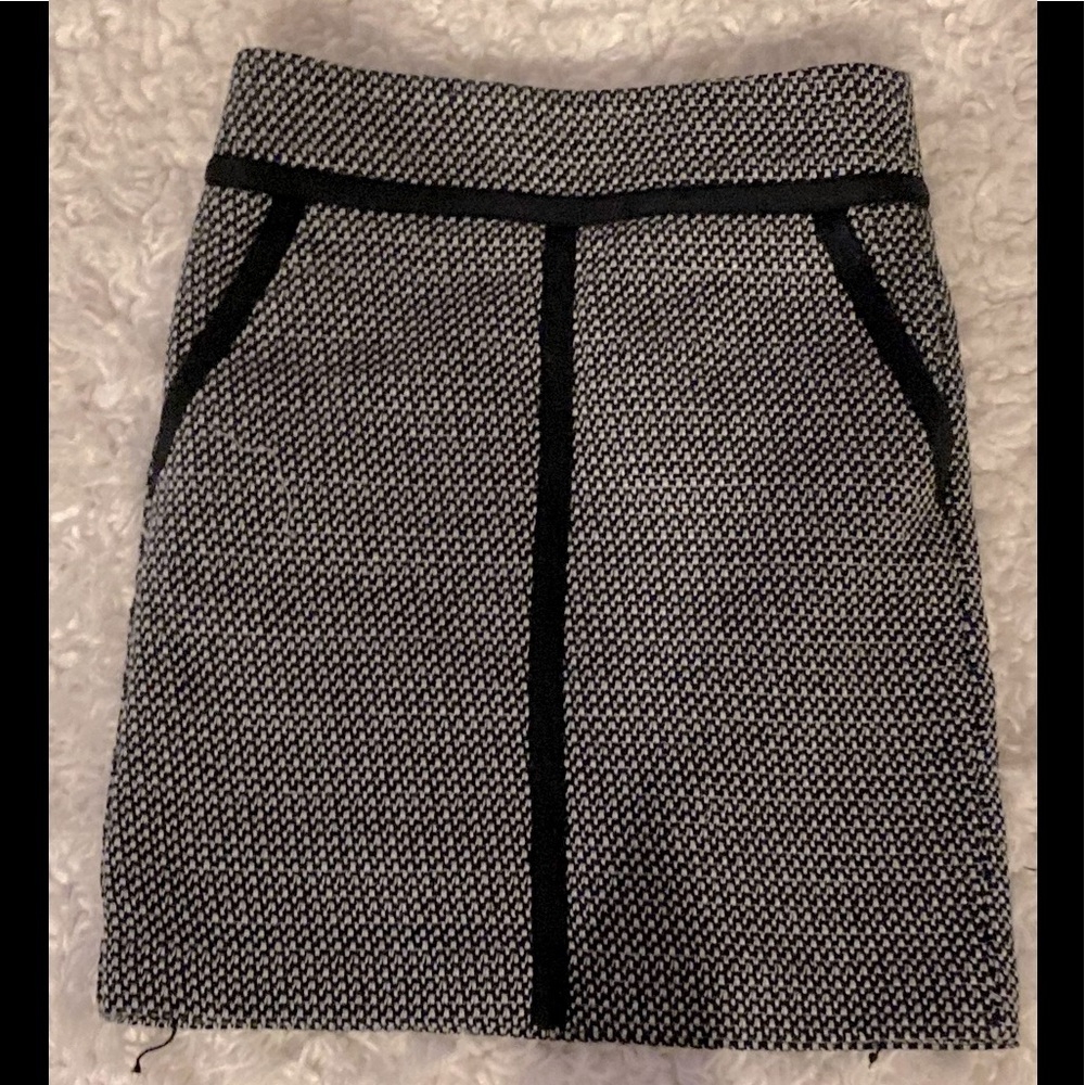Loft Black white skirt 00 NWT